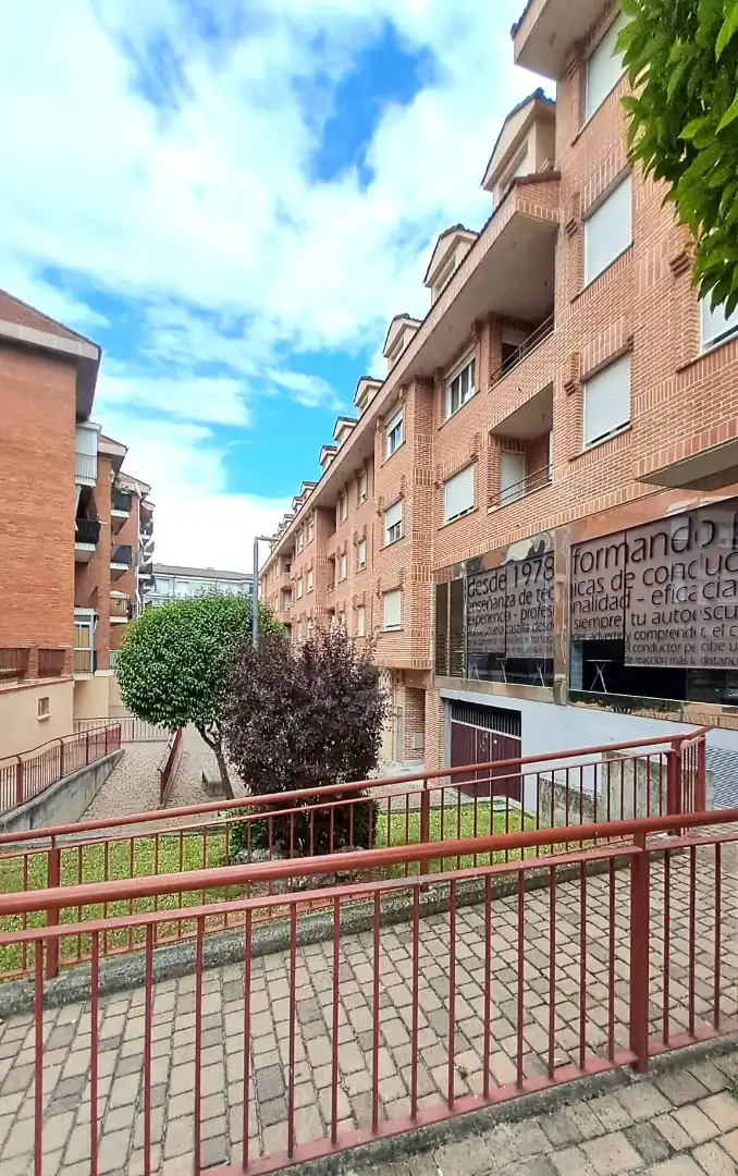 Außenansicht von Wohnung zum Verkauf in Cuéllar mit Heizung, Parkett und Abstellraum