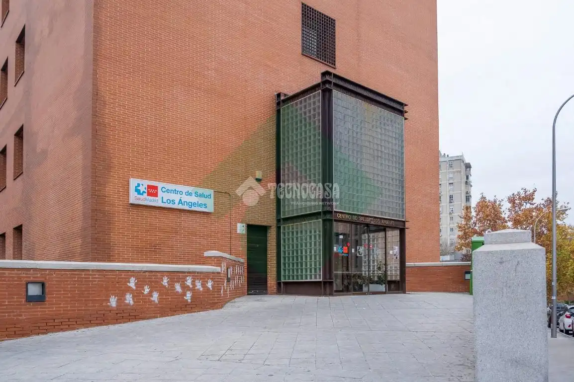 Vista exterior de Piso en venta en Madrid con Calefacción