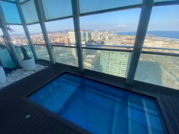Piscina de Ático de alquiler en Barcelona con Aire acondicionado, Calefacción y Parquet