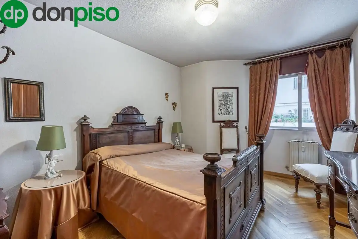 Bedroom of Flat for sale in Granada  with Air Conditioner, Heating and Terrace