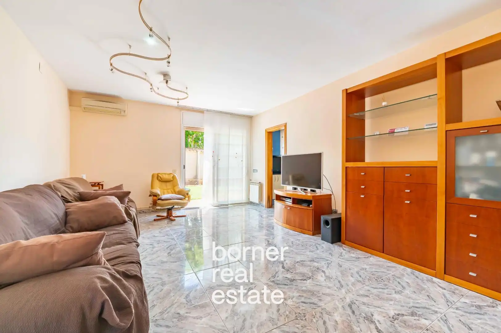Vista exterior de Casa o xalet en venda en Sant Cugat del Vallès amb Aire condicionat, Calefacció i Jardí privat