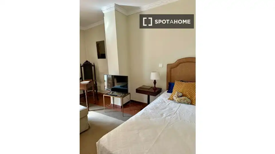 Dormitori de Apartament per a compartir en Sevilla amb Aire condicionat, Calefacció i Terrassa