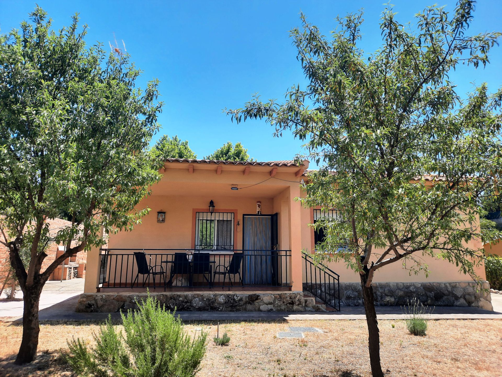 Exterior view of House or chalet for sale in Barajas de Melo  with Private garden, Terrace and Swimming Pool
