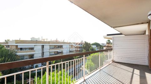 Ático a reformar de 3 dormitorios con terraza de 16 m en venta en Lluminetes, Castelldefels, imatge 2
