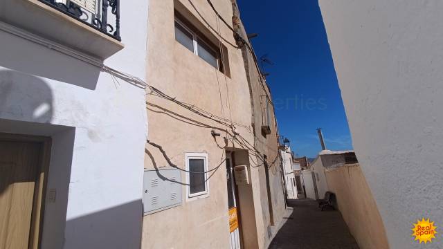 Casa adosada en Venta en Serón