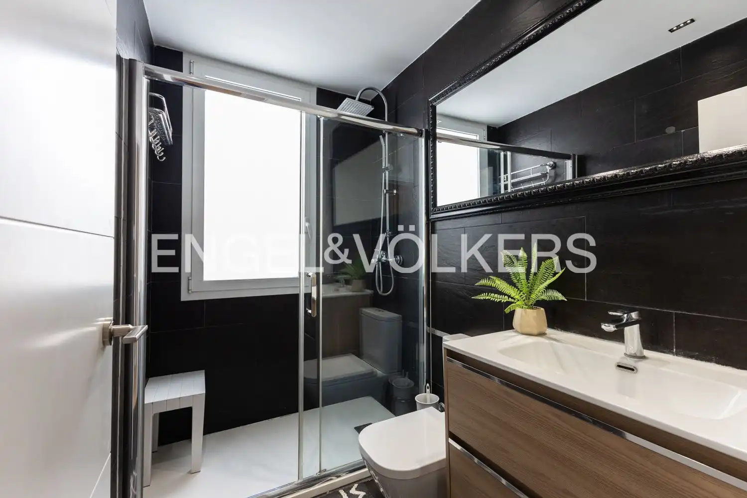 Bathroom of Attic for sale in Valencia  with Air Conditioner, Heating and Parquet flooring