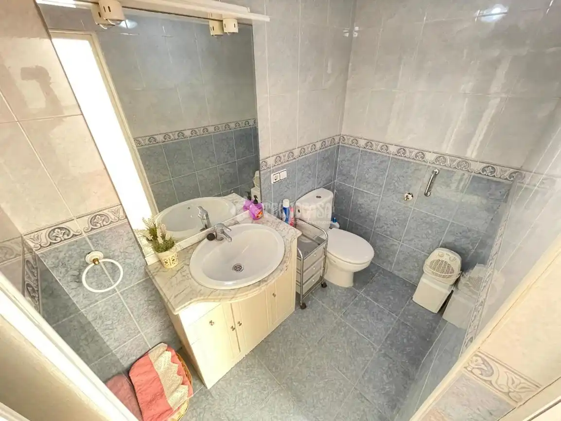 Baño de Casa adosada en venta en Badajoz con Aire acondicionado