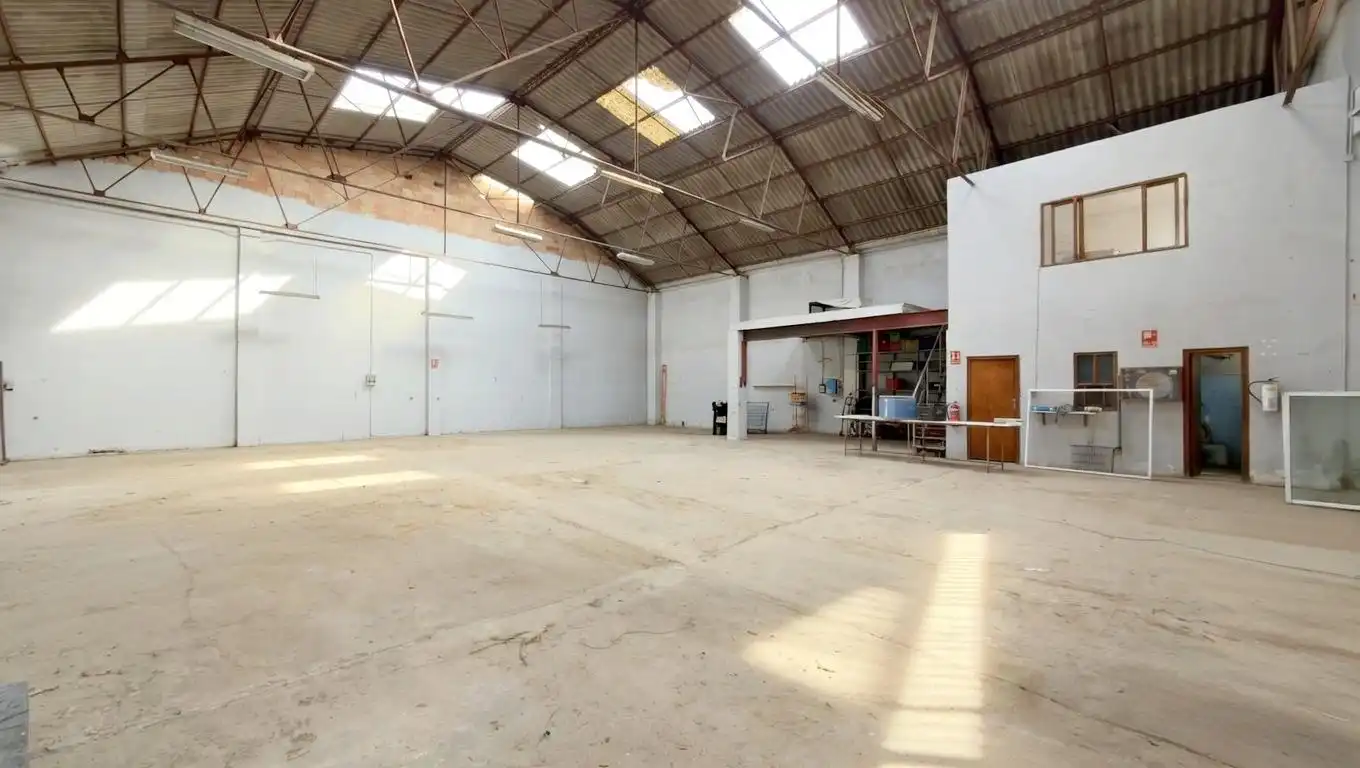 Fabrikhallen zum Verkauf in Puçol
