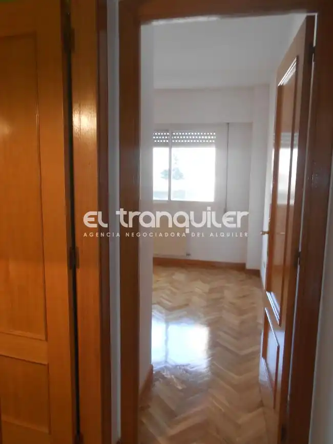 Dormitori de Pis en venda en Madrid amb Aire condicionat, Parquet i Piscina