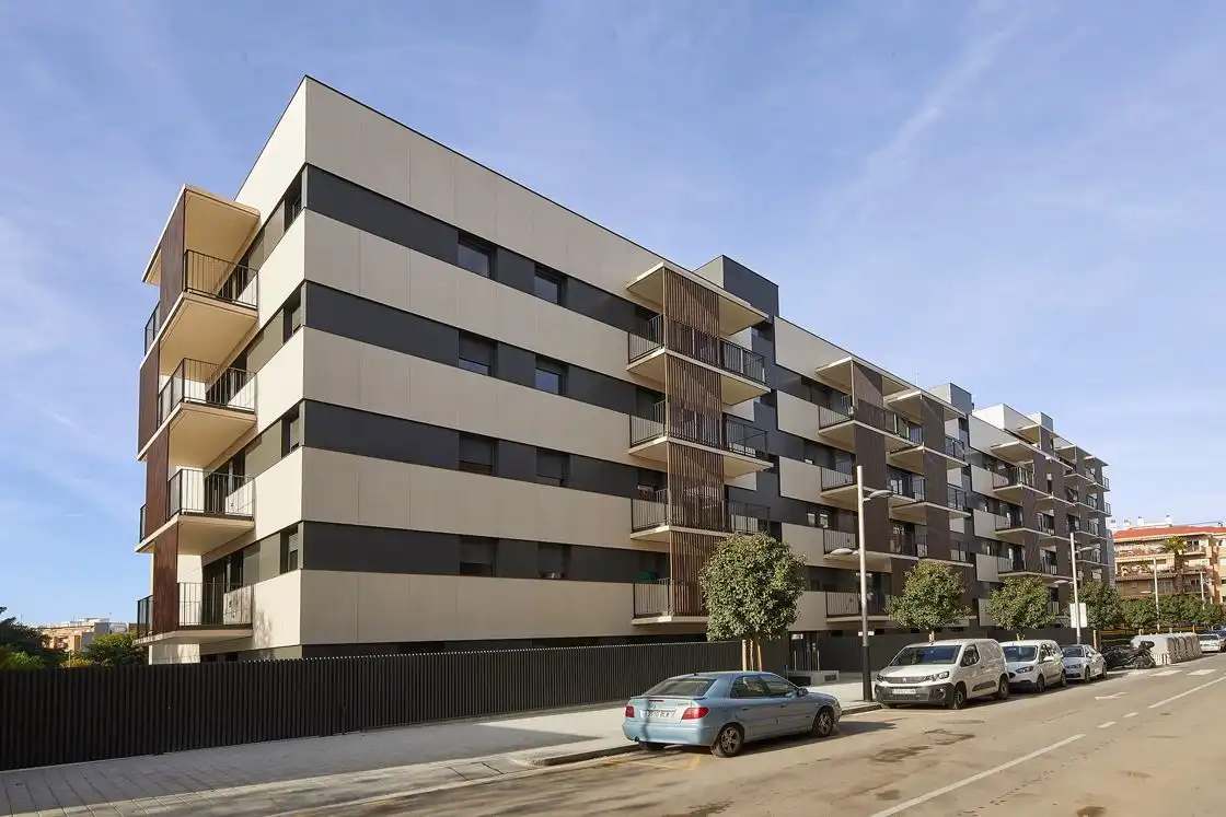 Außenansicht von Wohnung zur Miete in Sant Joan Despí mit Klimaanlage, Heizung und Privatgarten