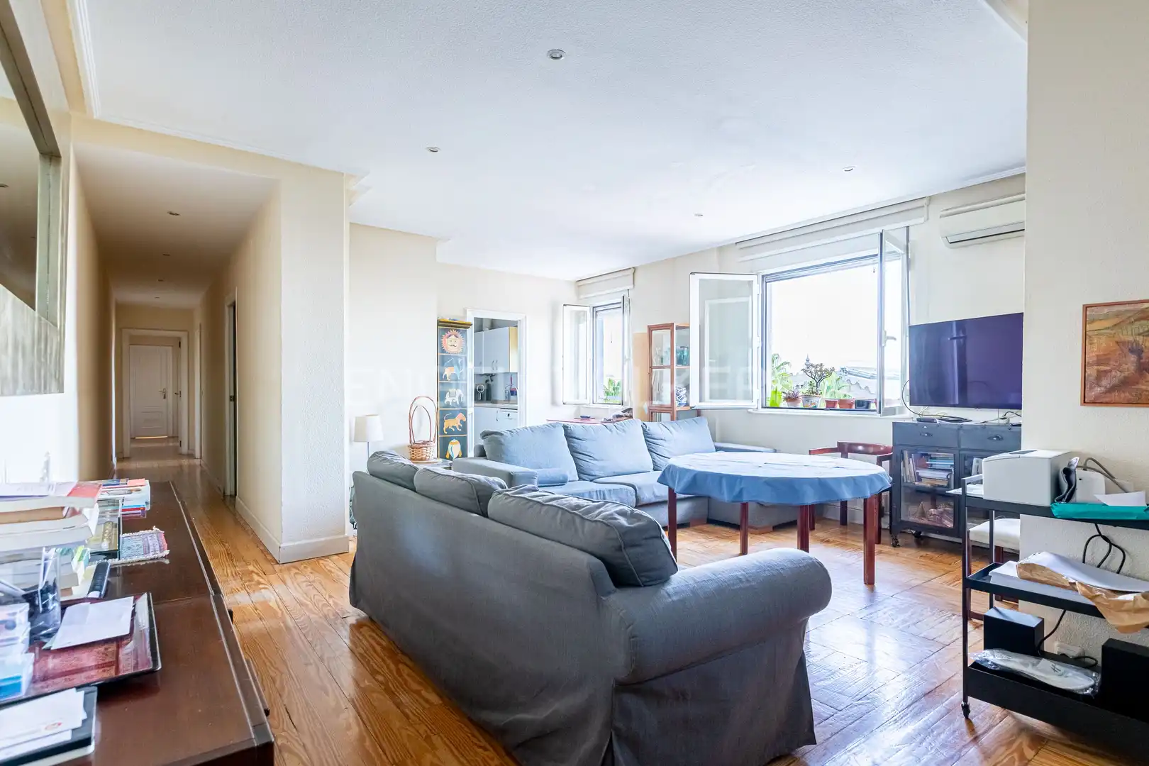 Living room of Flat for sale in Sevilla  with Air Conditioner and Heating