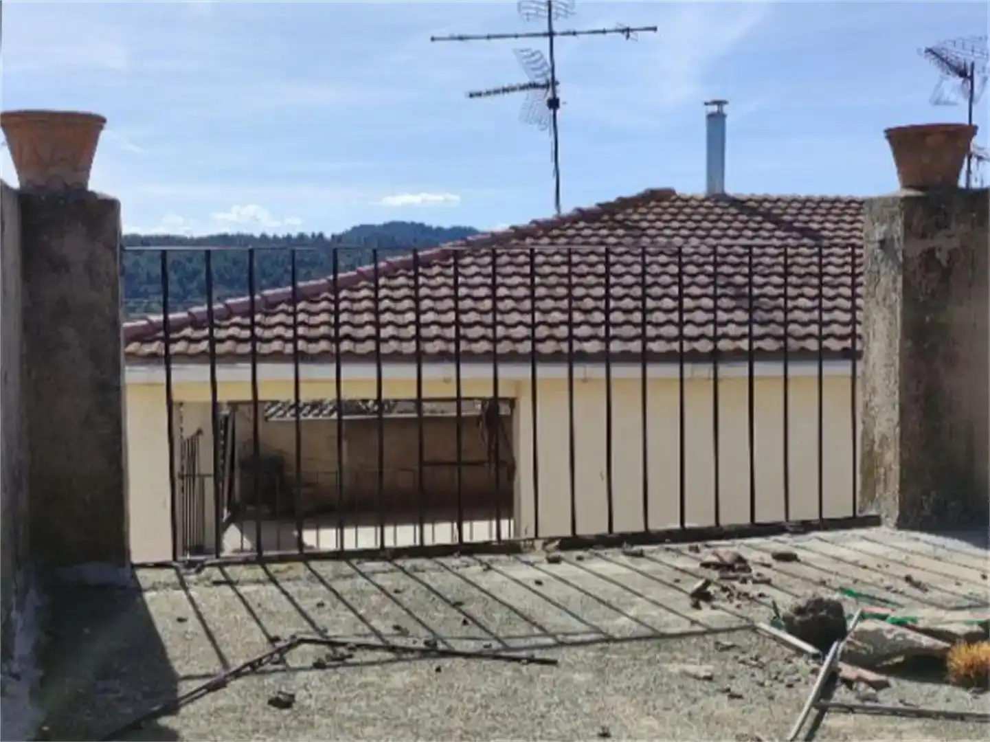 Vista exterior de Casa adosada en venda en Valjunquera amb Balcó