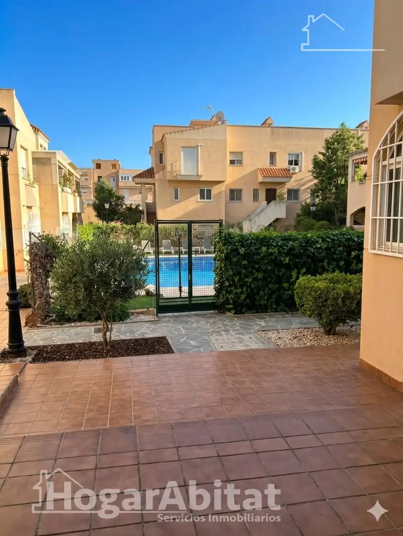 Schwimmbecken von Dachboden zum Verkauf in Roquetas de Mar mit Klimaanlage, Privatgarten und Terrasse