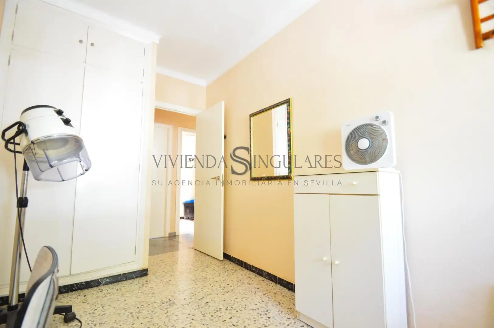 Flat for sale in Sevilla  with Air Conditioner, Terrace and Storage room