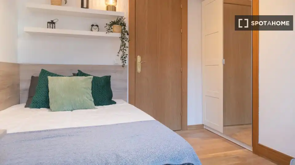 Bedroom of Flat for rent in Madrid  with Air Conditioner, Heating and Furnished