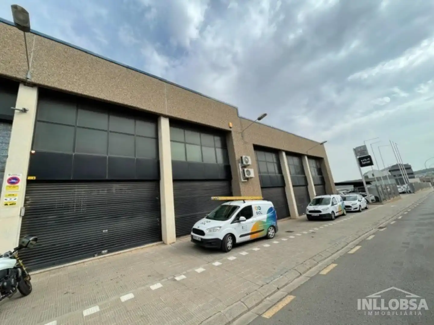 Außenansicht von Fabrikhallen zur Miete in Sant Fruitós de Bages