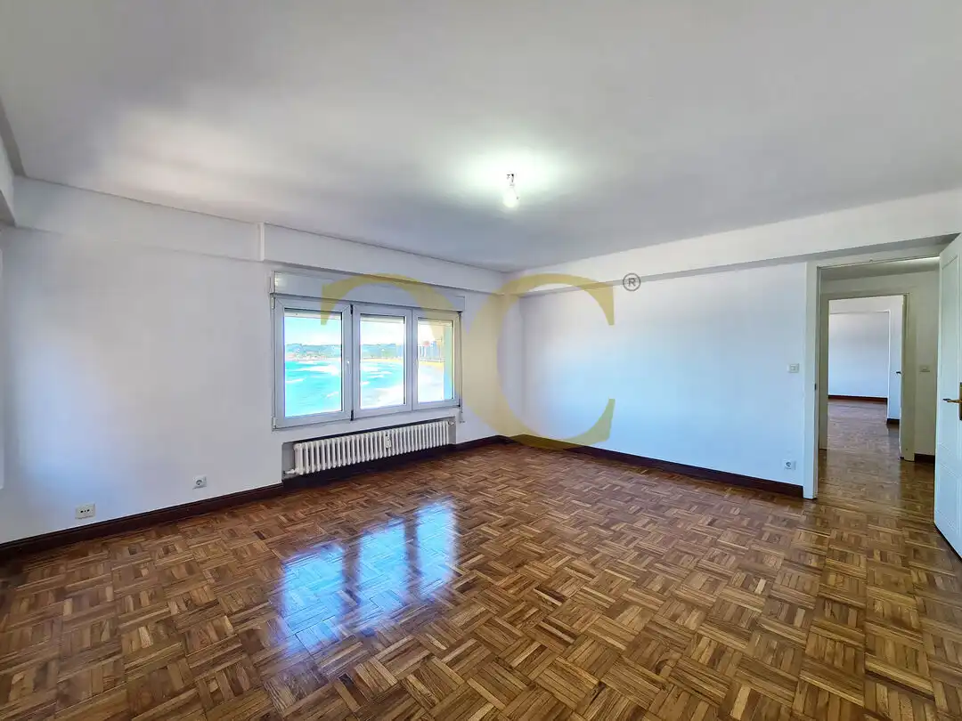 Sala d'estar de Pis en venda en Gijón  amb Calefacció i Terrassa