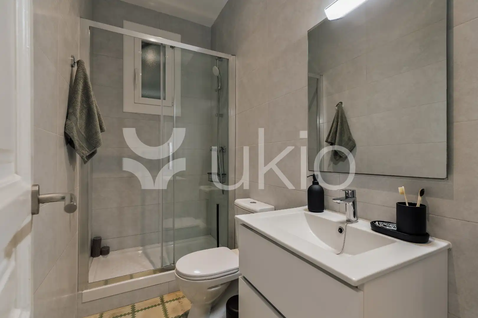 Baño de Apartamento de alquiler en Barcelona con Aire acondicionado, Calefacción y Amueblado