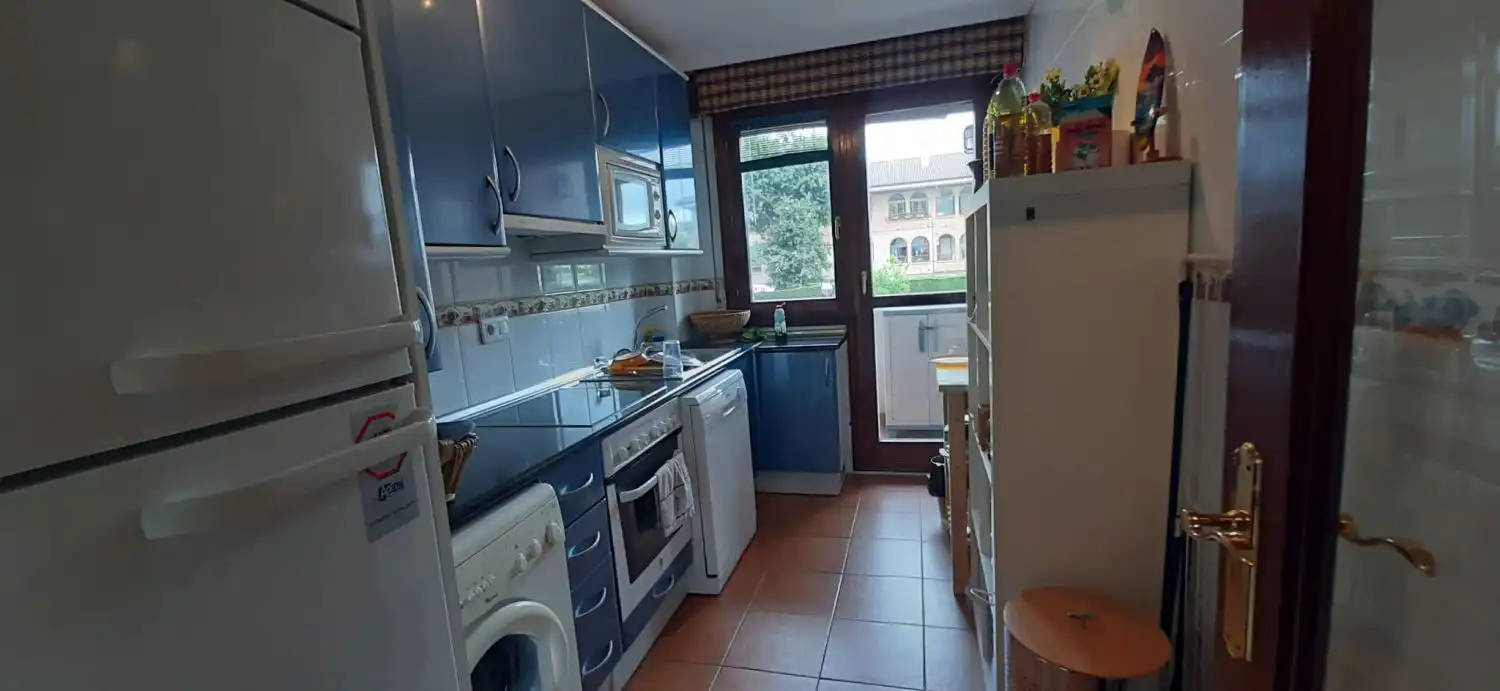 Cocina de Piso en venta en Bárcena de Cicero con Calefacción, Terraza y Trastero
