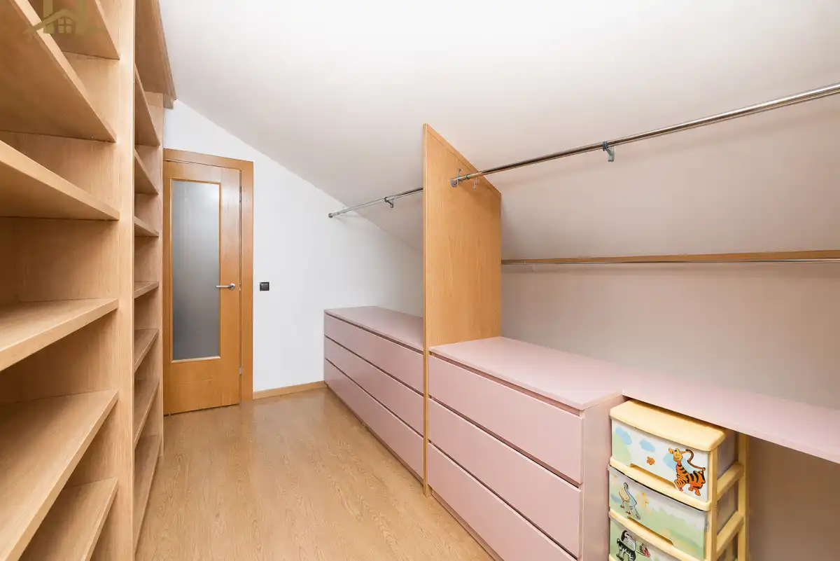 Habitación de Casa o chalet en venta en Villaviciosa de Odón con Aire acondicionado, Calefacción y Jardín privado
