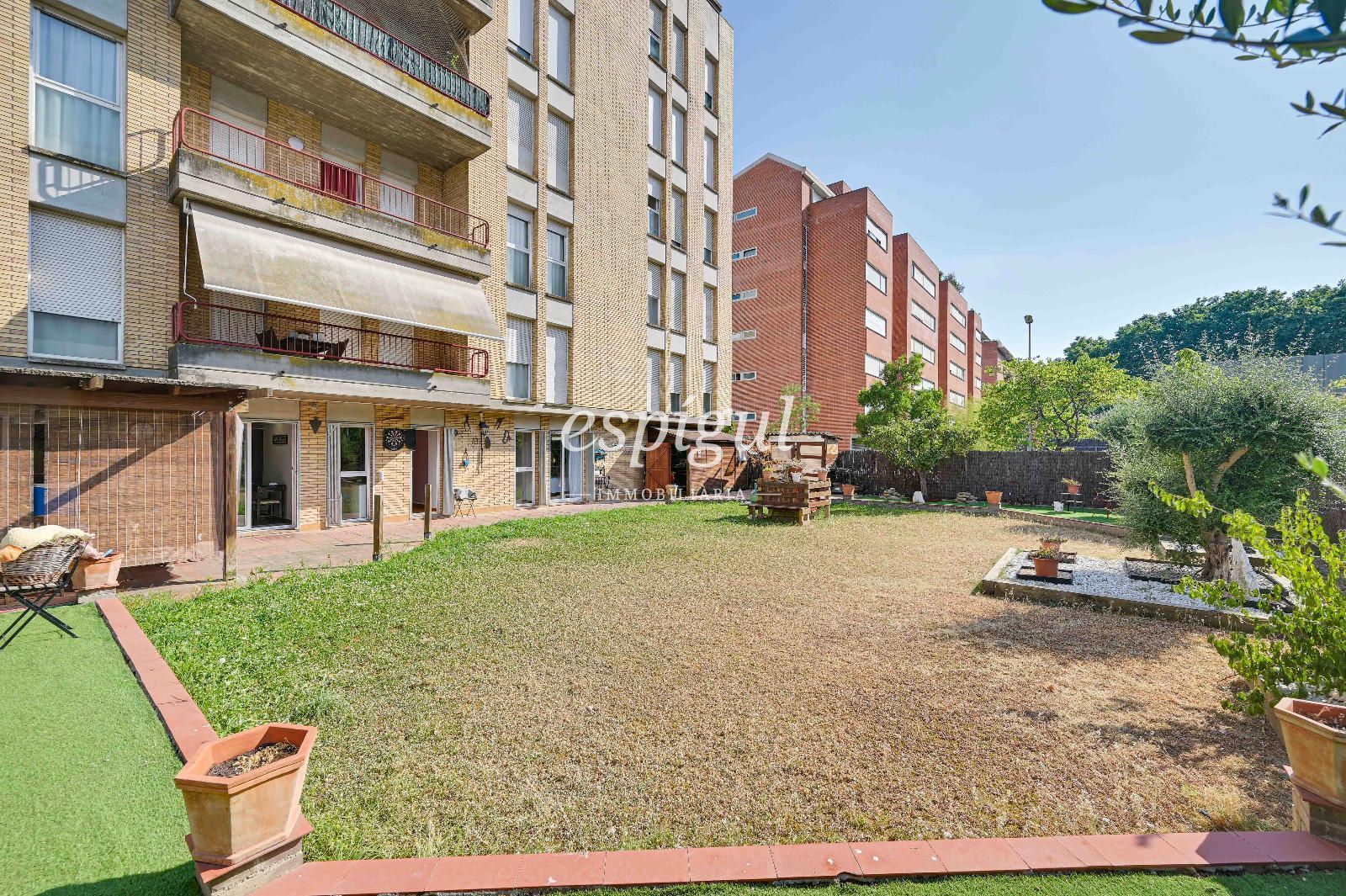 Jardí de Pis en venda en Girona Capital amb Aire condicionat, Calefacció i Jardí privat