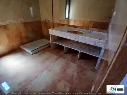 Bany de Casa o xalet en venda en Layos amb Jardí privat
