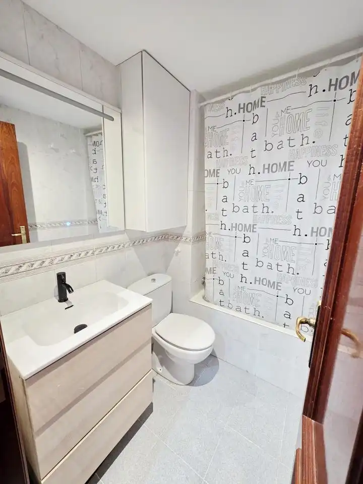 Baño de Piso en venta en Zaragoza con Aire acondicionado, Calefacción y Jardín privado