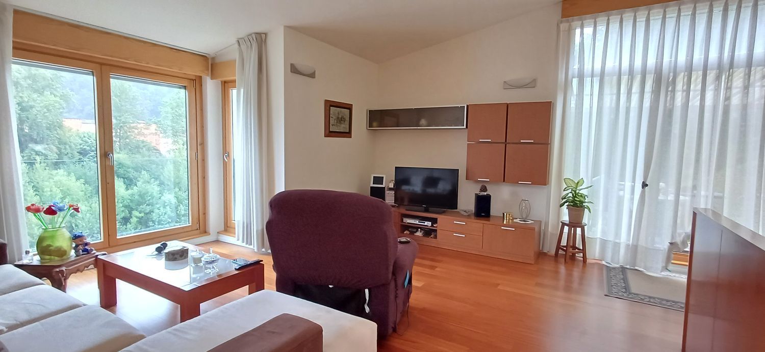 Sala d'estar de Casa o xalet en venda en San Martín del Rey Aurelio amb Calefacció, Terrassa i Traster