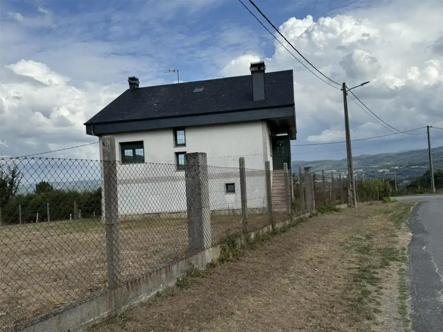 Vista exterior de Casa o xalet en venda en Castro Caldelas amb Jardí privat, Traster i Moblat