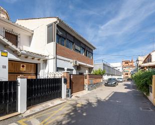 Vista exterior de Casa o xalet en venda en  Granada Capital amb Aire condicionat, Calefacció i Jardí privat