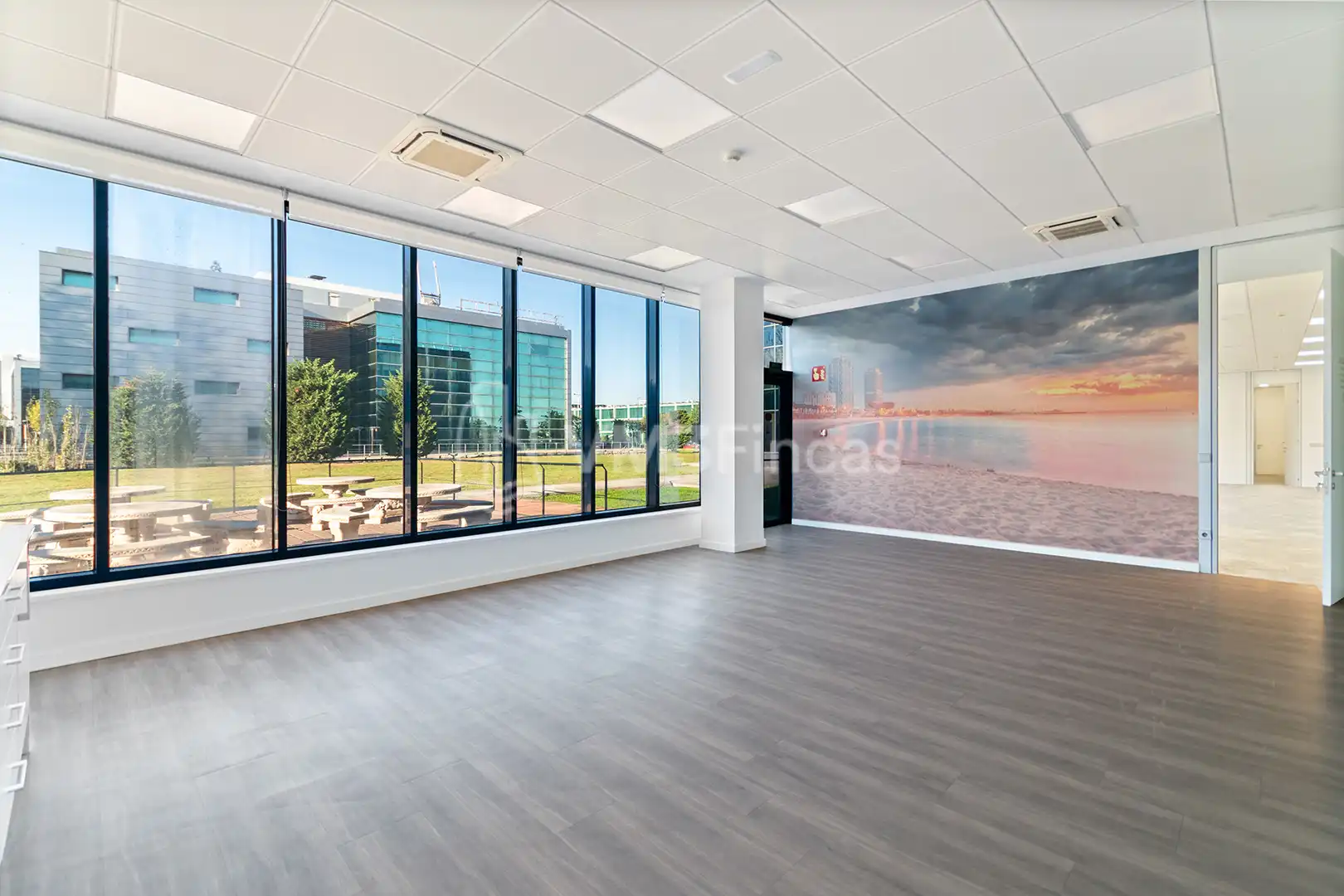 Büro zur Miete in El Prat de Llobregat mit Klimaanlage, Heizung und Terrasse