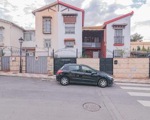 Vista exterior de Casa adosada en venda en La Zubia amb Aire condicionat, Calefacció i Jardí privat