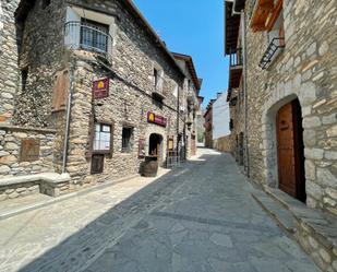 Vista exterior de Local de lloguer en Benasque amb Terrassa