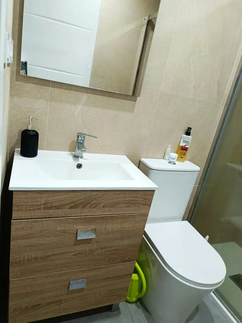 Bathroom of Flat for share in L'Hospitalet de Llobregat  with Air Conditioner, Heating and Furnished