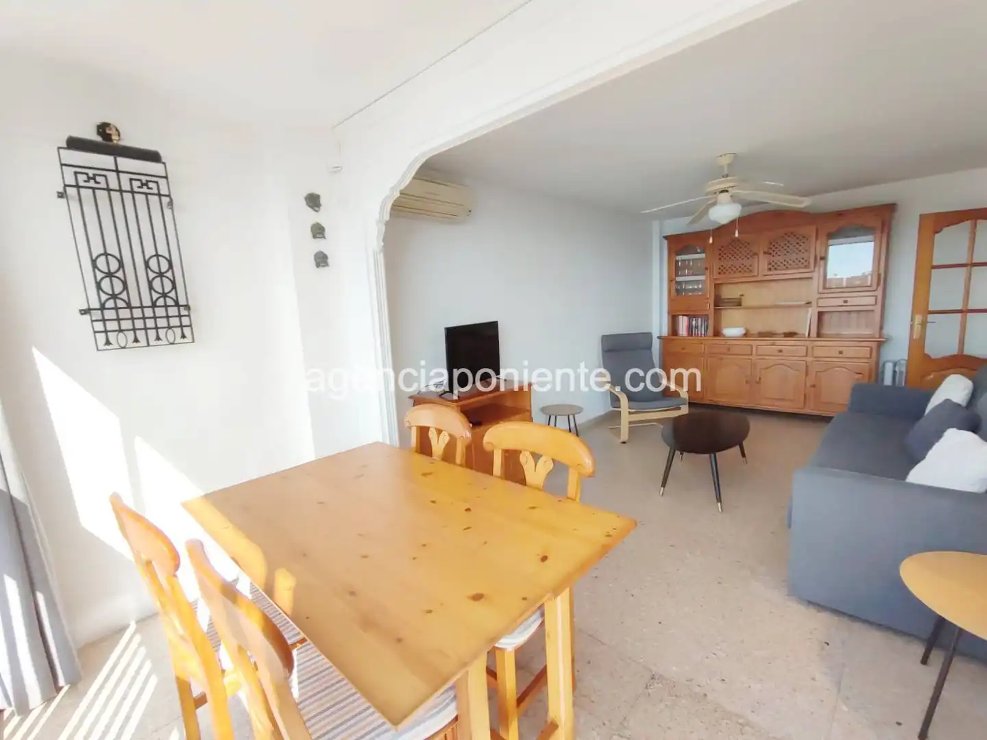 Sala d'estar de Apartament de lloguer en Benidorm amb Aire condicionat, Calefacció i Terrassa