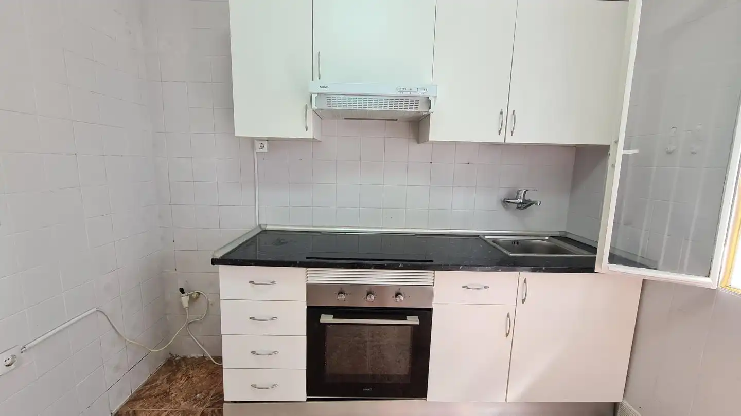 Cuina de Casa o xalet en venda en La Adrada  amb Terrassa