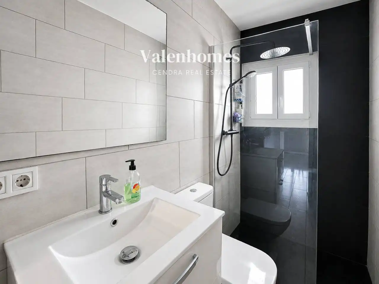 Bathroom of Houses for sale in Lliçà d'Amunt  with Air Conditioner, Private garden and Furnished