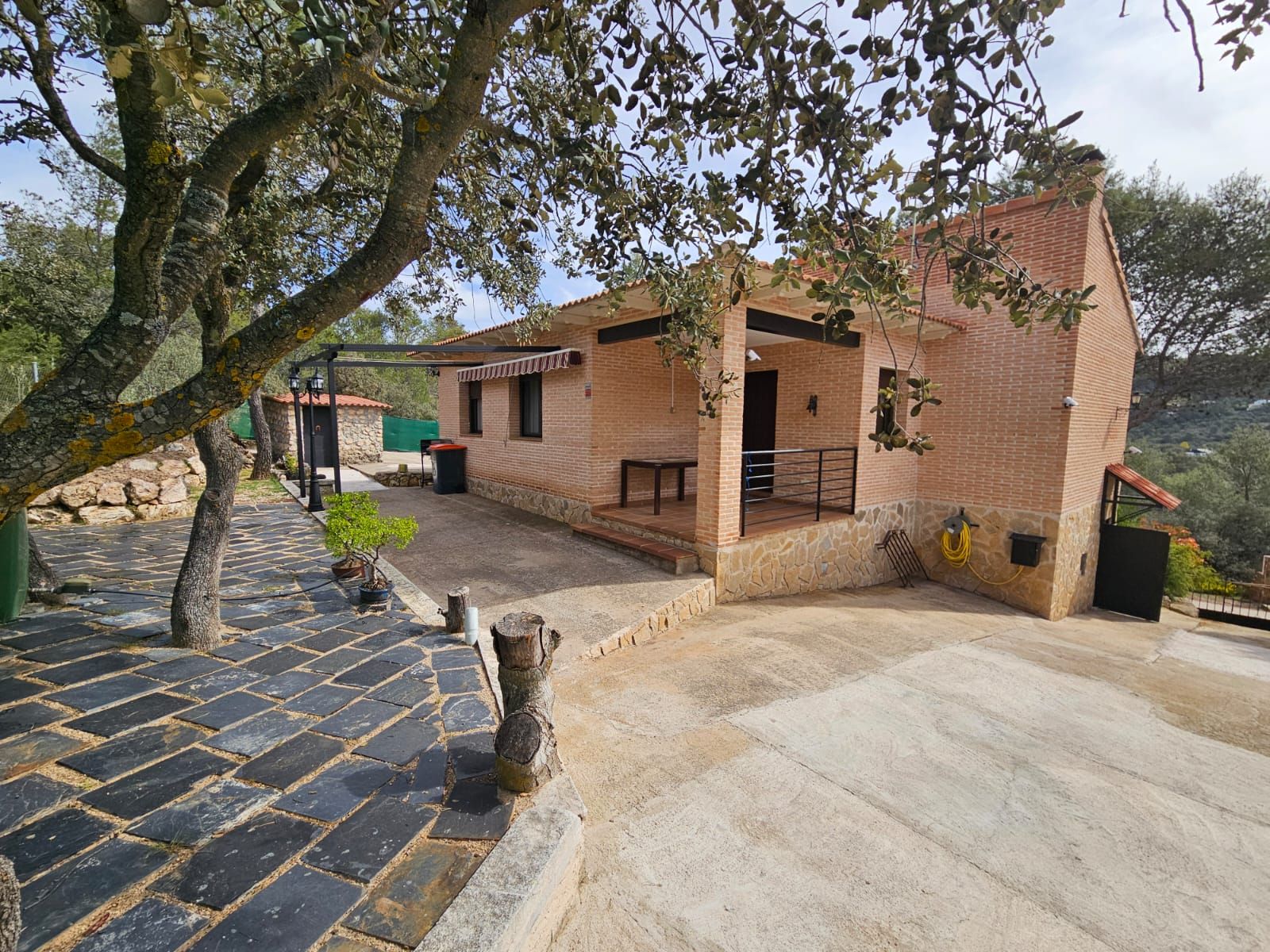 Exterior view of House or chalet for sale in Albalate de Zorita  with Heating and Oven