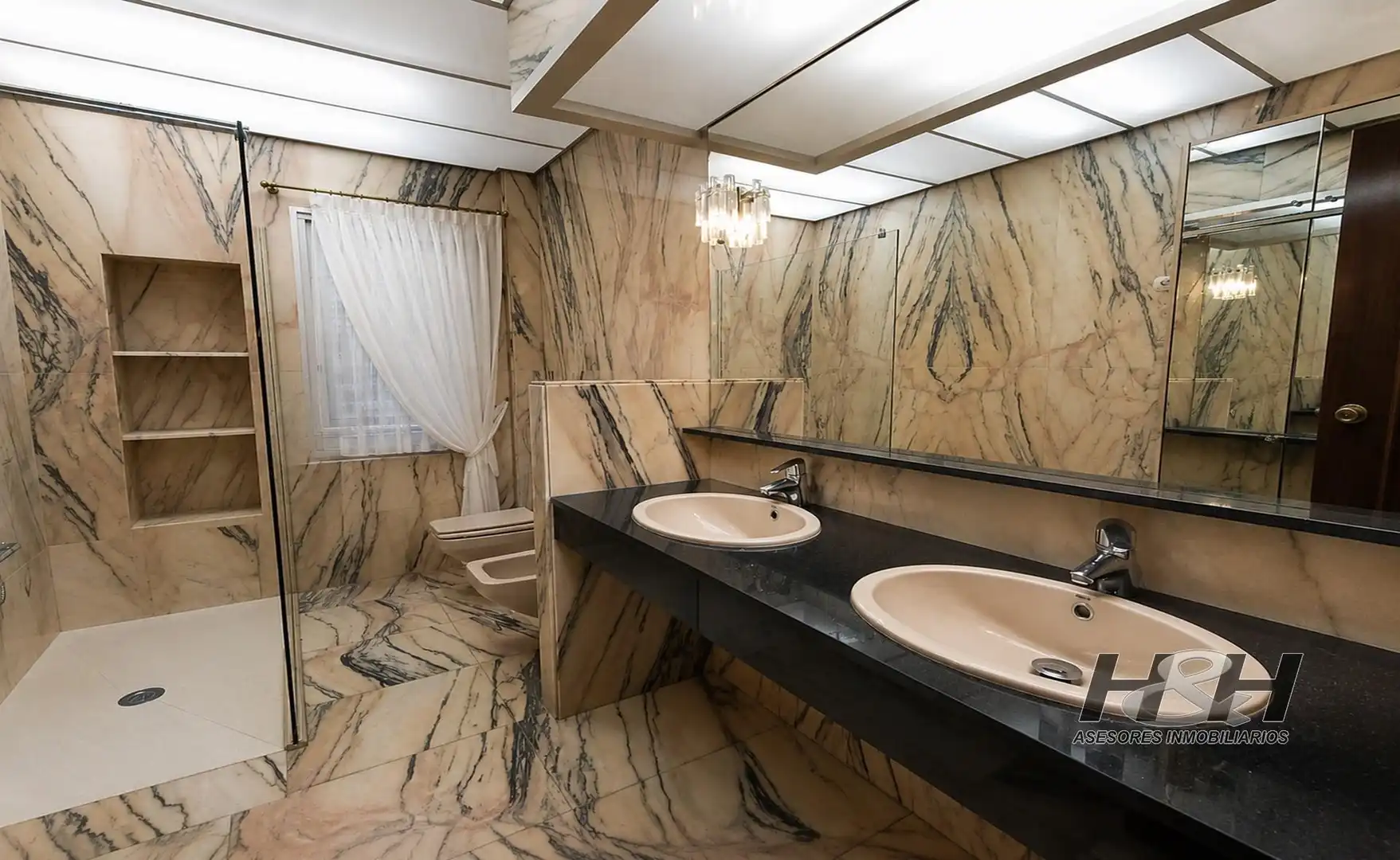 Baño de Piso en venta en Valencia con Aire acondicionado, Calefacción y Balcón