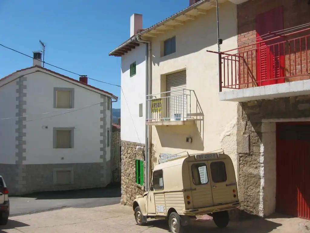 Vista exterior de Casa adosada en venta en Navalosa