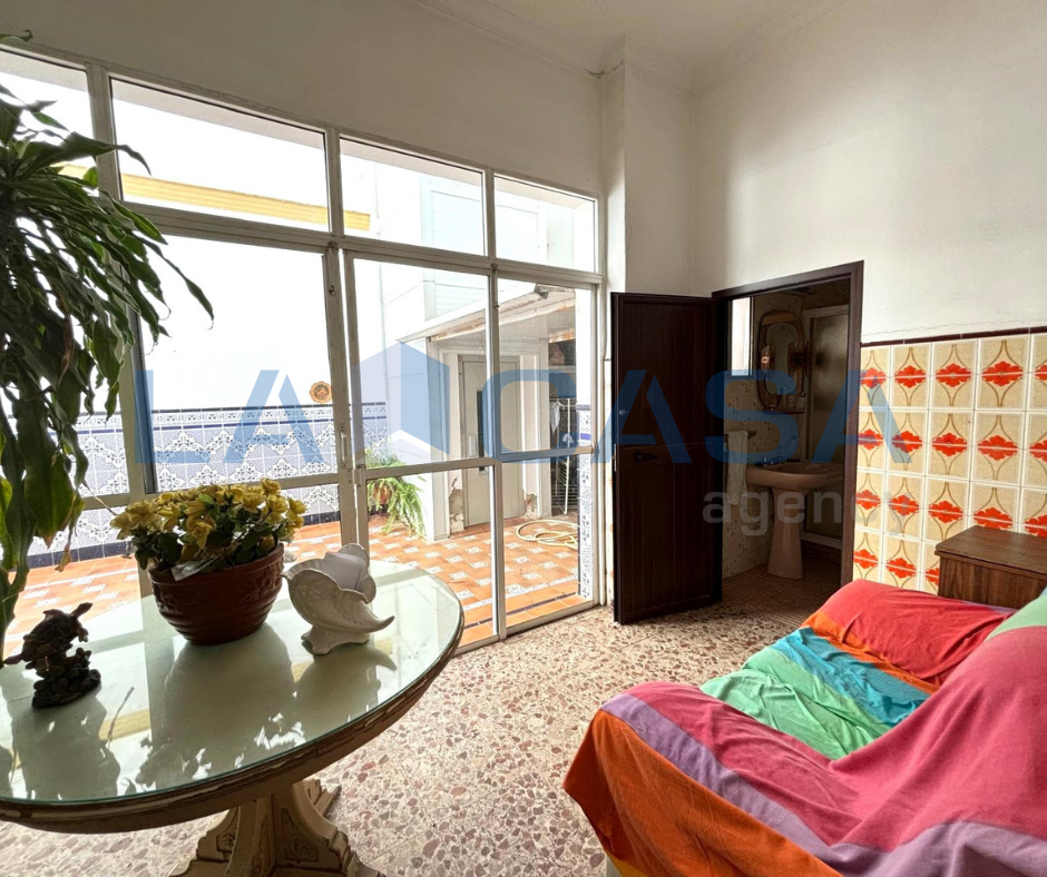 Vista exterior de Casa o xalet en venda en  Sevilla Capital amb Terrassa i Balcó