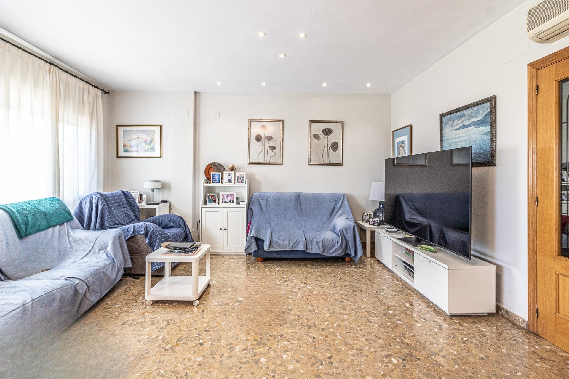 Living room of Single-family semi-detached for sale in L'Alcúdia  with Air Conditioner, Terrace and Storage room