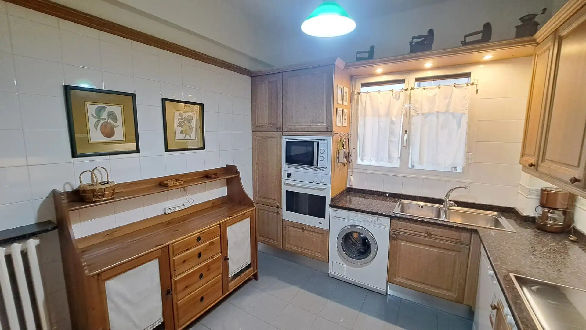 Küche von Wohnung zum Verkauf in Bilbao  mit Klimaanlage, Heizung und Ofen