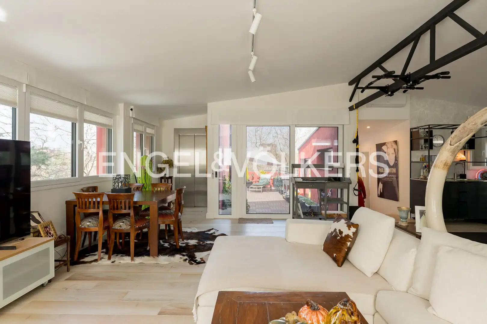 Living room of Houses for sale in Madrid  with Air Conditioner, Heating and Private garden