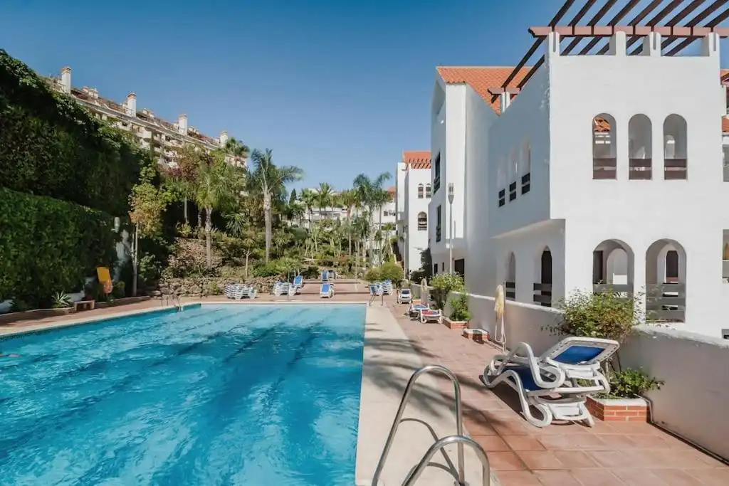 Vista exterior de Apartamento en venta en Marbella con Aire acondicionado, Calefacción y Parquet