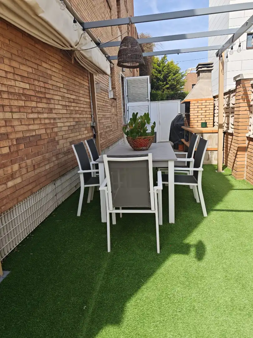 Terrasse von Einfamilien-Reihenhaus zum Verkauf in Cubelles mit Klimaanlage, Heizung und Privatgarten
