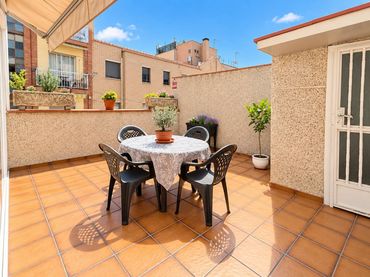 Flat with balcony for sale in Paseo Almogàvers 16