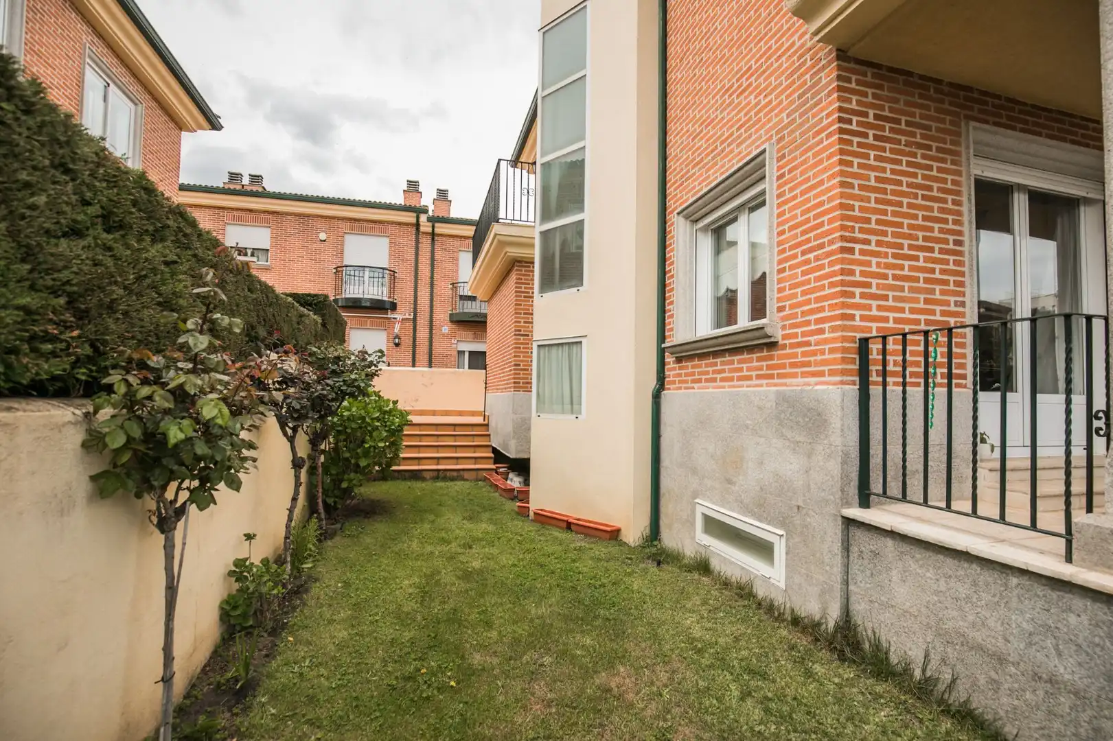 Vista exterior de Casa o xalet en venda en Ávila amb Calefacció, Jardí privat i Terrassa