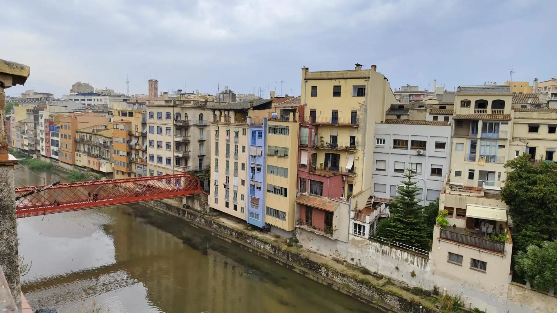 Vista exterior de Edificio en venta en Girona