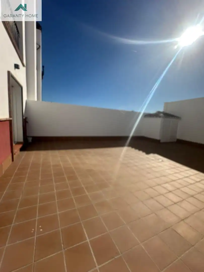 Casa adosada de alquiler en Riogordo